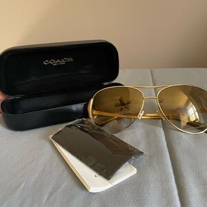 Coach Women's Gold Aviators HC7067 (L1590)